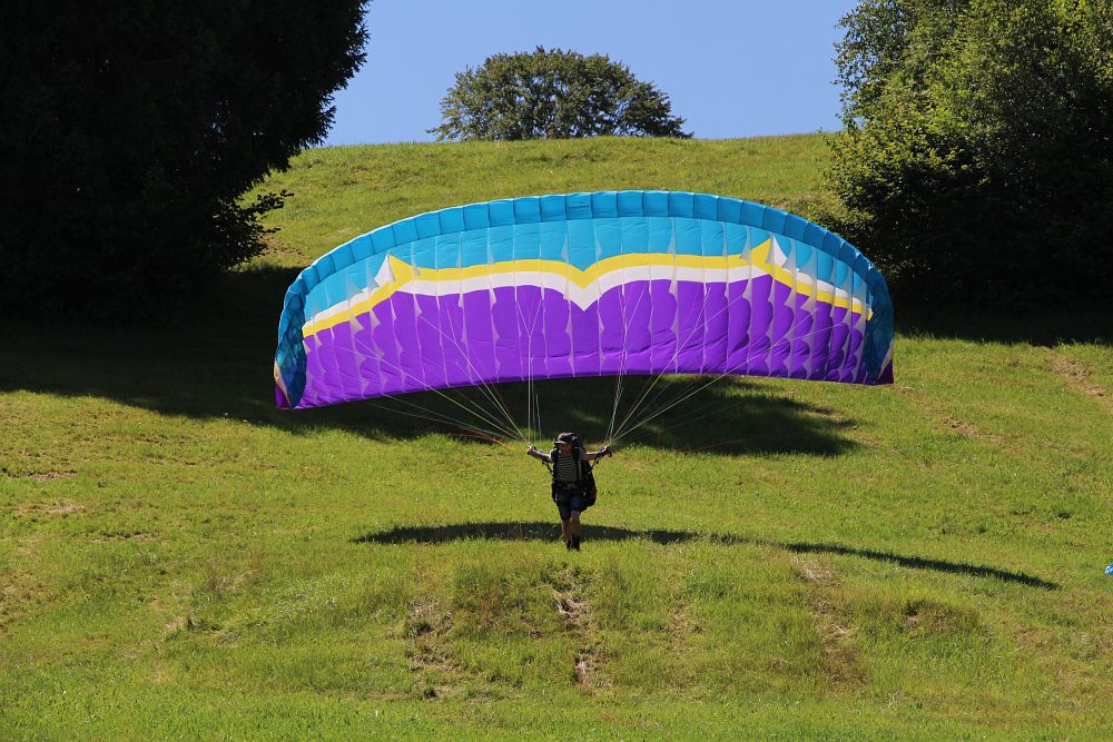 Gleitschirmfliegen aufziehen Gleitschirmfliegen aufziehen des Gleitschirms